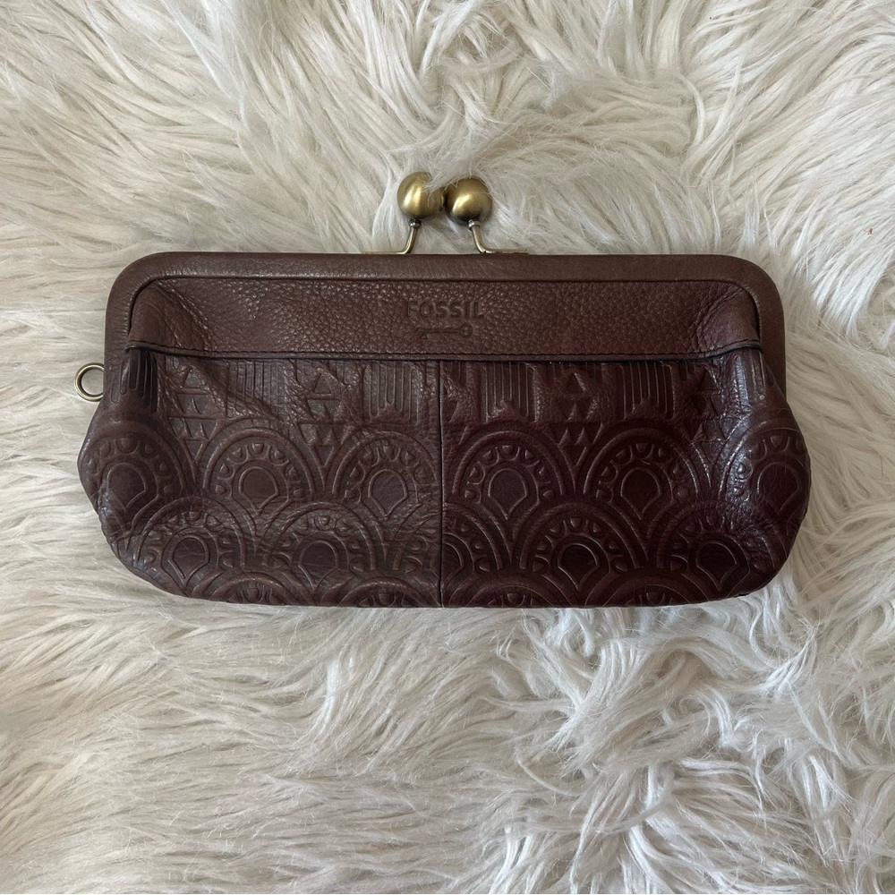 Fossil 90s/Y2k Dark Chocolate Leather Embossed Kiss-Lock Wristlet/Clutch 🤎🗝️
